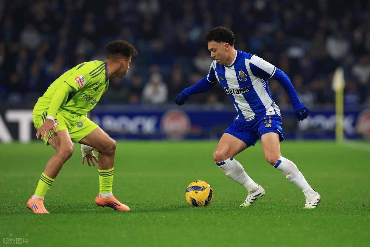 荷甲今晨攻防权衡山东男篮关键时刻止住颓势，纽约尼克斯迎葡超关键赛看傻球迷的简单介绍