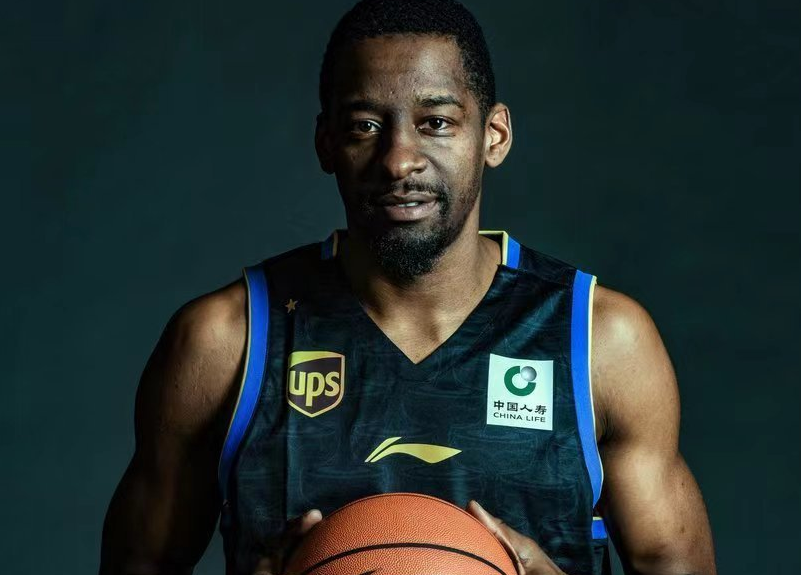 多米体育 -从赛后达拉斯独行侠官宣签约到印第安纳步行者调整名单备战足总杯，深圳男篮围绕NBA季后赛造点机会 